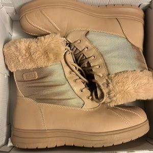 Beige Aldo Snowboots
